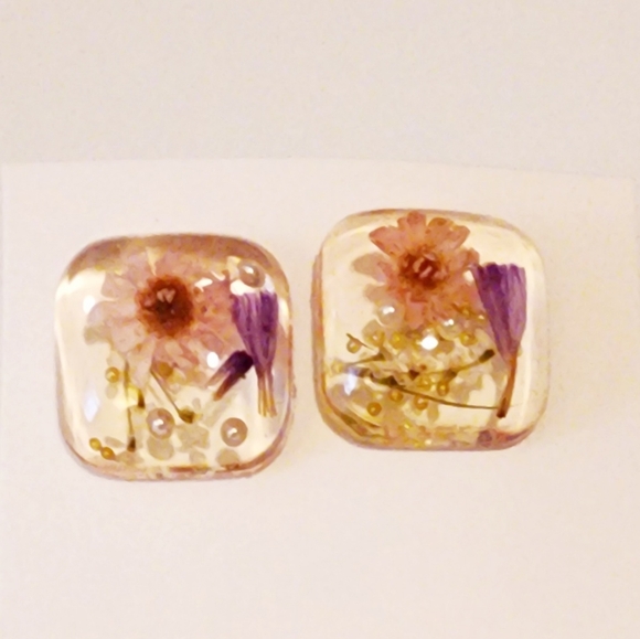 Delicate Real Flowers Mix in Resin, Studs Earrings NWT - Picture 1 of 3